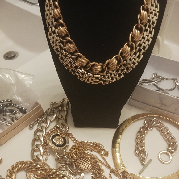 TOGGLE thick Gold Necklace - Picture 9 of 9